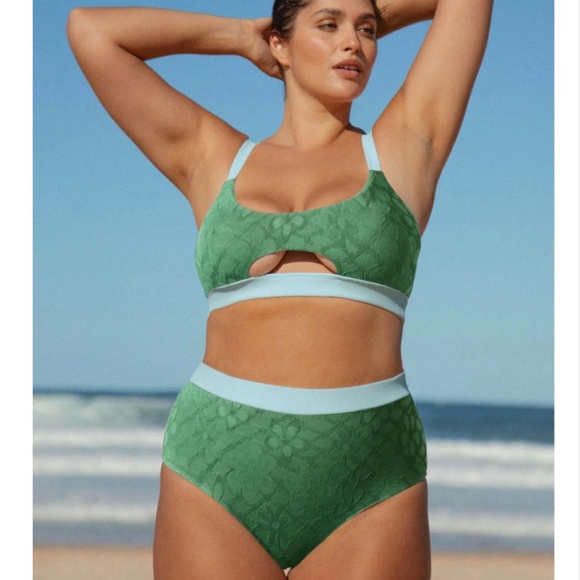 Size 16/1X Green Contrast Trim Plus Size Bikini Top & Bottom from BERLOOK - Picture 1 of 4